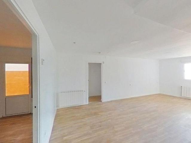 Piso en venta en Barcelona, de 49 m² 3 habitaciones por 145.000