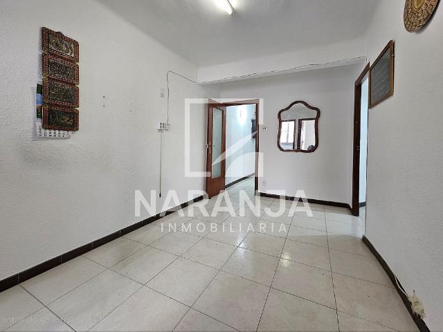 Piso en venta en Barcelona, de 49 m² 3 habitaciones por 180.000