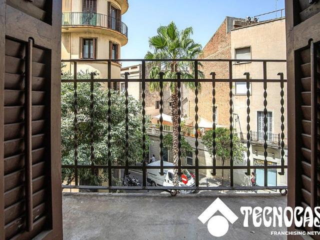 Piso en venta en Barcelona, de 50 m² 2 habitaciones por 270.000