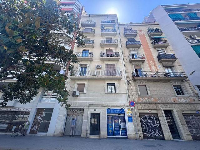 Piso en venta en Barcelona, de 51 m² 3 habitaciones por 285.000