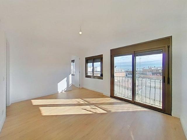 Piso en venta en Barcelona, de 57 m² 2 habitaciones por 160.500