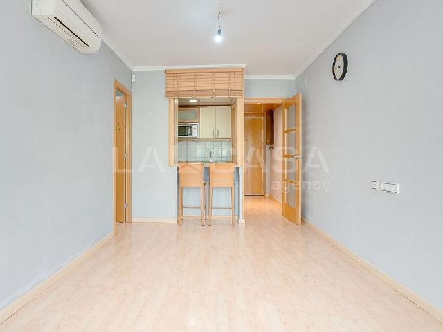 Piso en venta en Barcelona, de 57 m² 3 habitaciones por 265.000