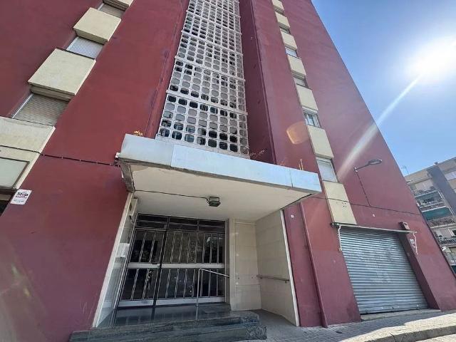 Piso en venta en Barcelona, de 55 m² 3 habitaciones por 96.500