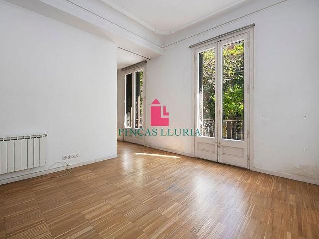 Piso en venta en Barcelona, de 56 m² 2 habitaciones por 419.000