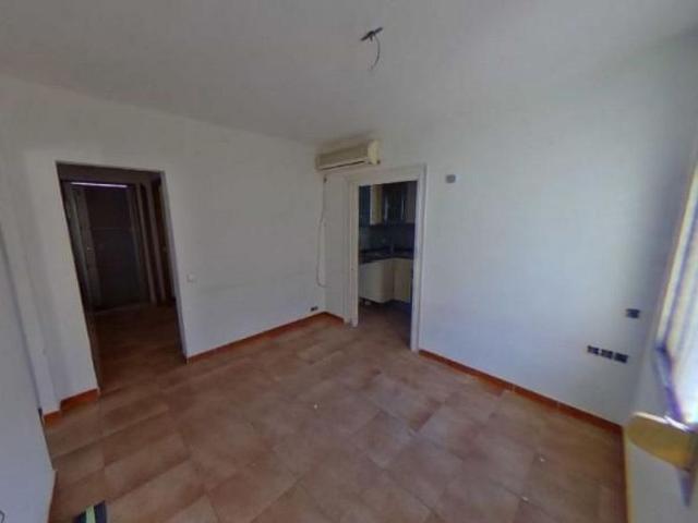 Piso en venta en Barcelona, de 42 m² 3 habitaciones por 75.715
