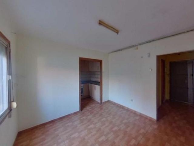 Piso en venta en Barcelona, de 42 m² 3 habitaciones por 92.000