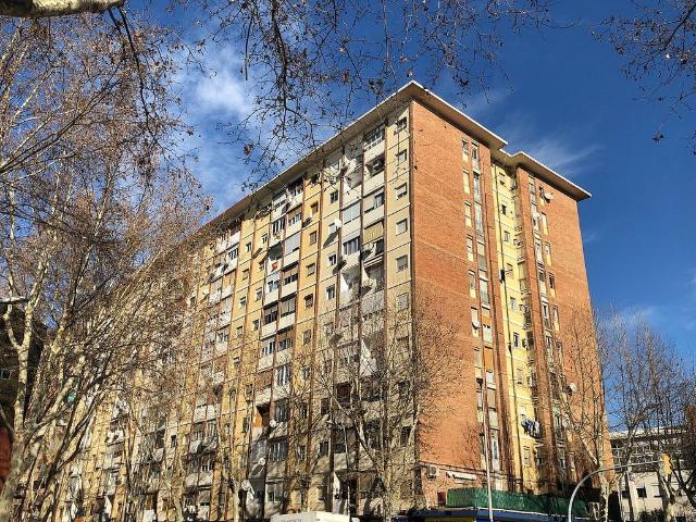 Piso en venta en Barcelona, de 59 m² 3 habitaciones por 269.000
