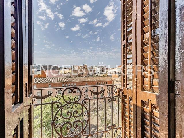 Piso en venta en Barcelona, de 5 m² 1 habitación por 320.000