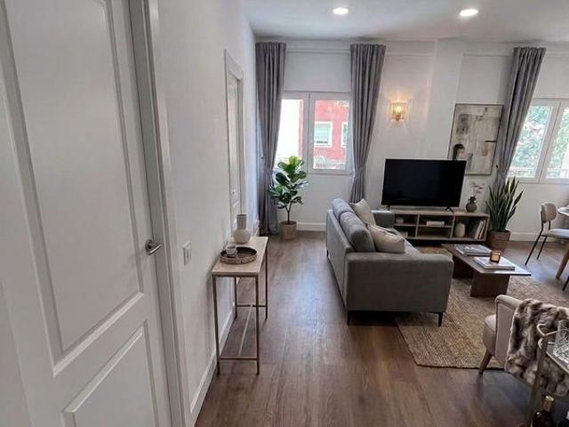 Piso en venta en calle Del Cadí, Barcelona, de 60 m² 2 habitaciones por 235.000
