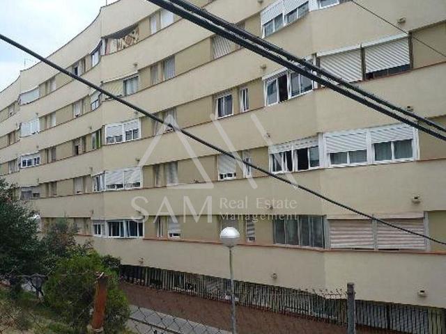 Piso en venta en Barcelona, de 60 m² 3 habitaciones por 82.000