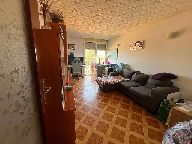Piso en venta en Barcelona, de 60 m² 3 habitaciones por 116.000