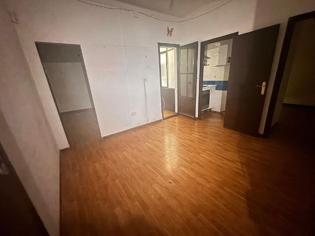 Piso en venta en Barcelona, de 60 m² 3 habitaciones por 145.000