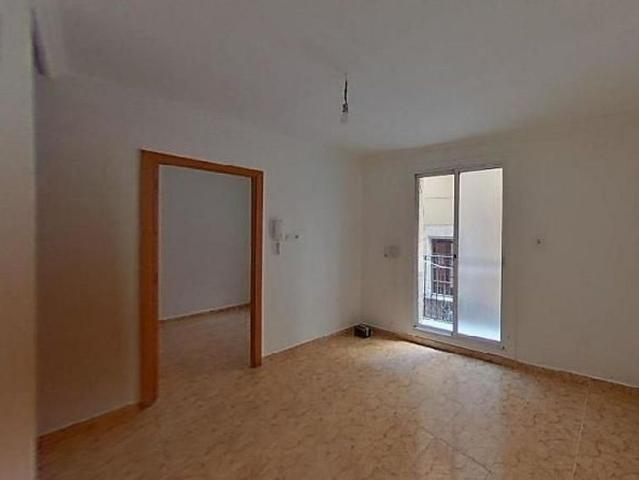 Piso en venta en Barcelona, de 60 m² 4 habitaciones por 138.850