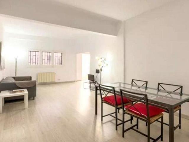 Piso en venta en Barcelona, de 61 m² 1 habitación por 230.000