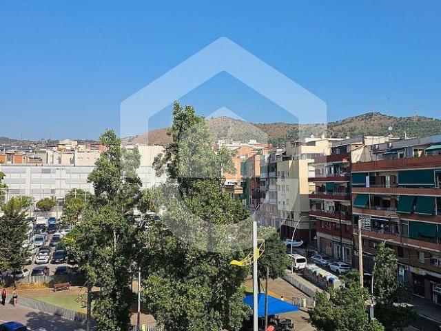 Piso en venta en Barcelona, de 67 m² 3 habitaciones por 329.900