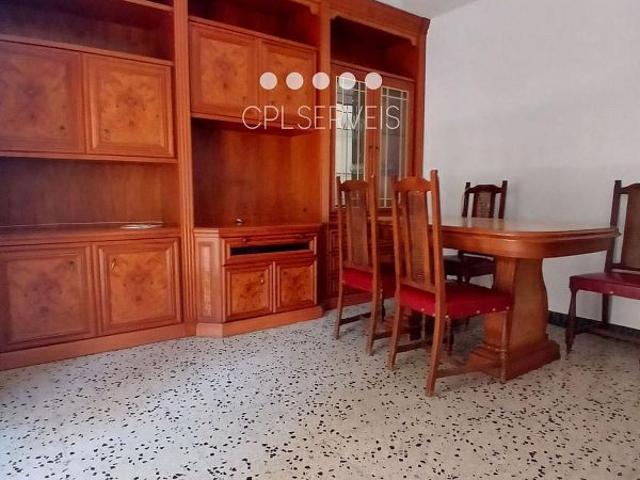 Piso en venta en Barcelona, de 64 m² 3 habitaciones por 235.000