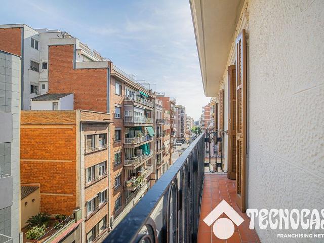 Piso en venta en Barcelona, de 65 m² 3 habitaciones por 320.000