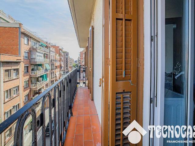 Piso en venta en Barcelona, de 65 m² 3 habitaciones por 320.000