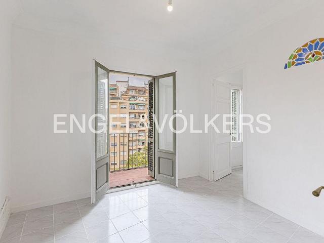 Piso en venta en Barcelona, de 73 m² 2 habitaciones por 380.000