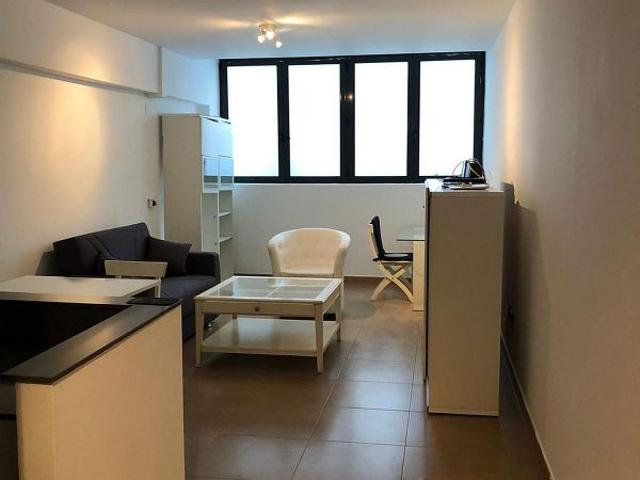 Piso en venta en Barcelona, de 70 m² 1 habitación por 225.000