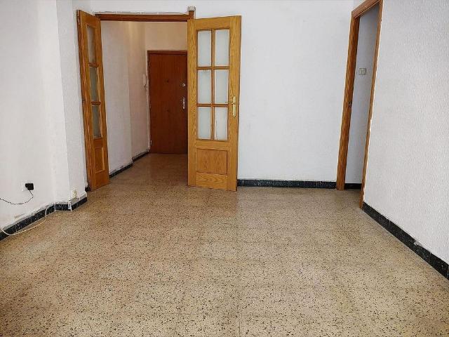 Piso en venta en Barcelona, de 70 m² 4 habitaciones por 330.000