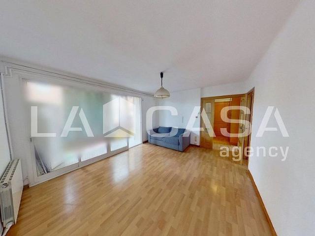 Piso en venta en Barcelona, de 70 m² 4 habitaciones por 345.000