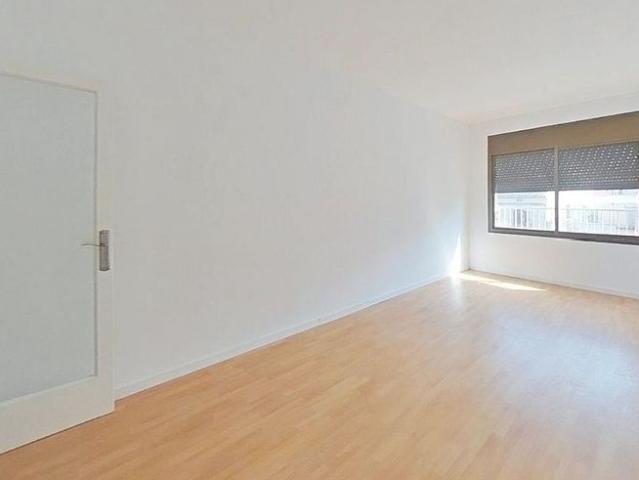 Piso en venta en Barcelona, de 71 m² 3 habitaciones por 330.000