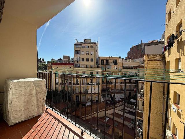 Piso en venta en Barcelona, de 72 m² 2 habitaciones por 495.000