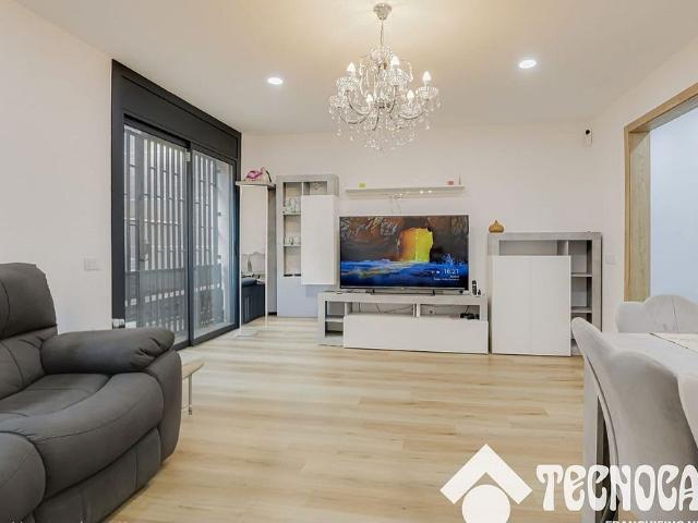 Piso en venta en Barcelona, de 77 m² 2 habitaciones por 365.000