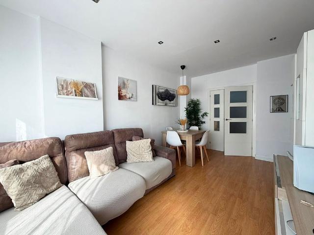 Piso en venta en Barcelona, de 77 m² 4 habitaciones por 389.000