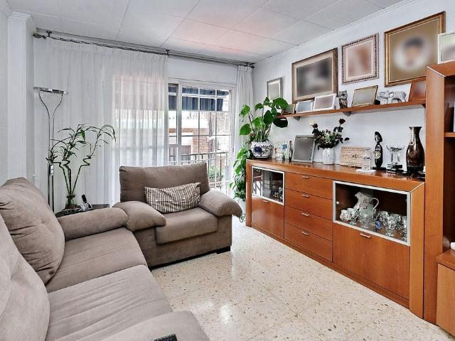 Piso en venta en Barcelona, de 74 m² 4 habitaciones por 319.000