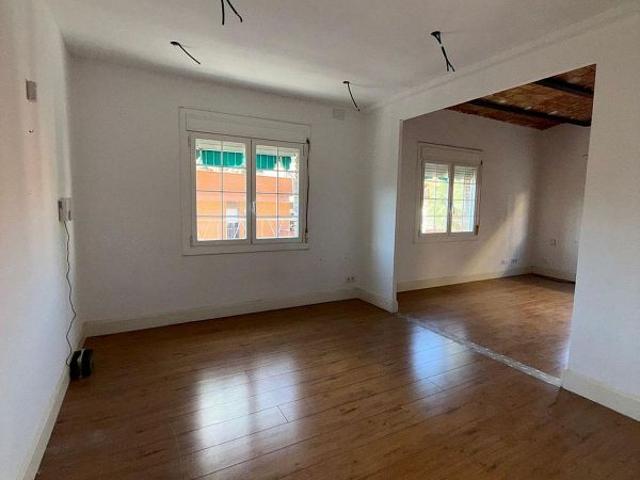 Piso en venta en Barcelona, de 84 m² 2 habitaciones por 320.000