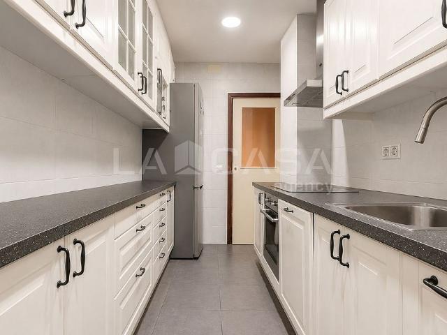 Piso en venta en Barcelona, de 93 m² 4 habitaciones por 395.000