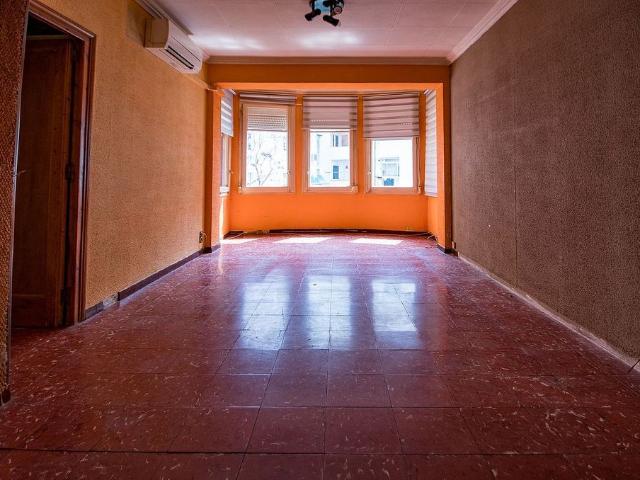 Piso en venta en Barcelona, de 90 m² 3 habitaciones por 415.000