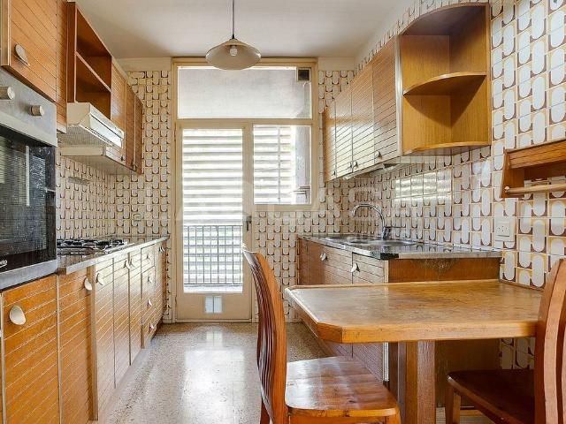 Piso en venta en Barcelona, de 91 m² 4 habitaciones por 300.000