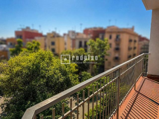 Piso en venta en Barcelona, de 104 m² 4 habitaciones por 450.000