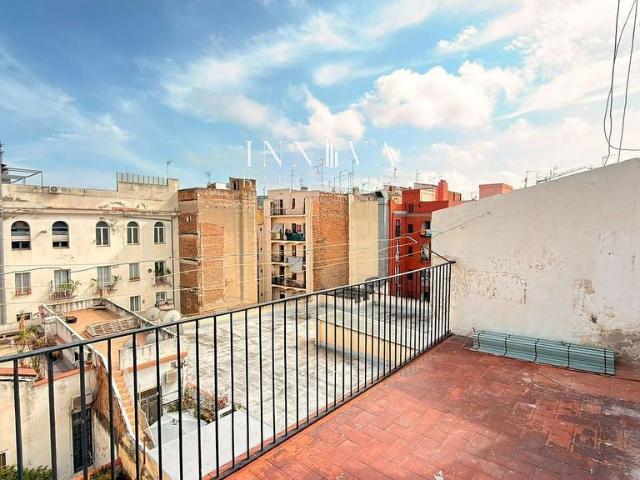 Piso en venta en Barcelona, de 106 m² 4 habitaciones por 299.000