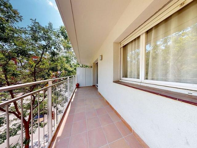 Piso en venta en Barcelona, de 106 m² 4 habitaciones por 470.000