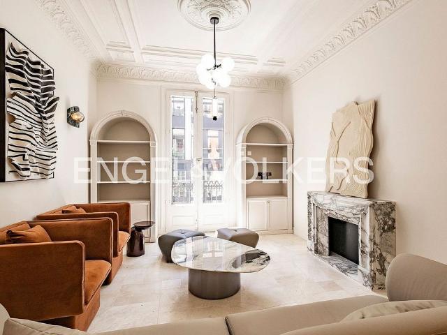 Piso en venta en Barcelona, de 107 m² 2 habitaciones por 639.000