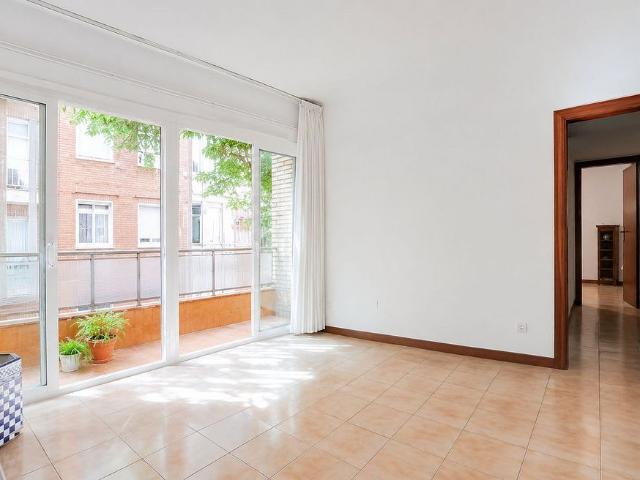 Piso en venta en Barcelona, de 110 m² 4 habitaciones por 450.000