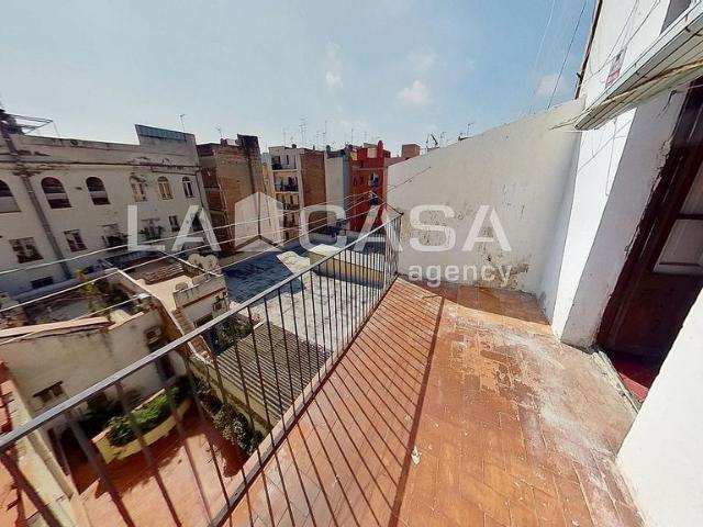 Piso en venta en Barcelona, de 118 m² 3 habitaciones por 320.000