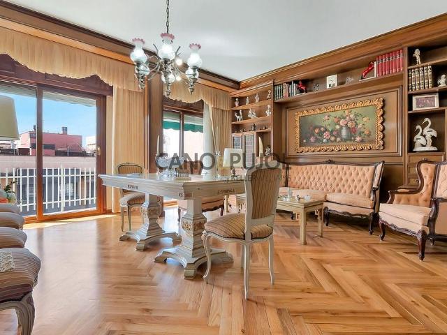 Piso en venta en Barcelona, de 121 m² 5 habitaciones por 539.000