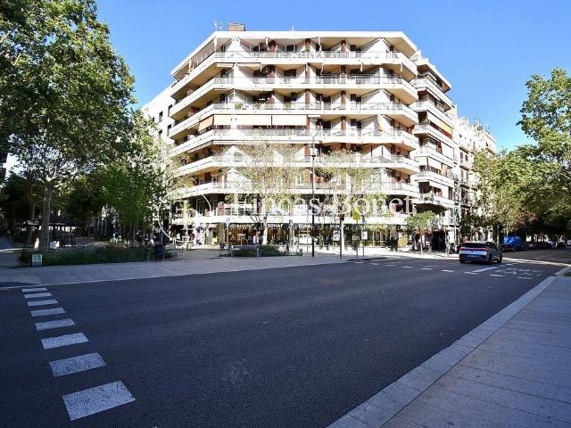 Piso en venta en calle Del Consell de Cent, Barcelona, de 125 m² 5 habitaciones por 790.000