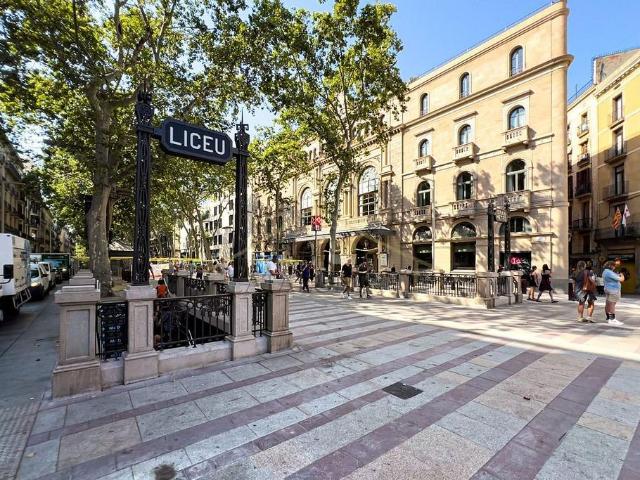 Piso en venta en Barcelona, de 29 m² 1 habitación por 249.990