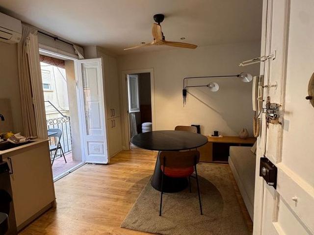 Piso en venta en Barcelona, de 35 m² 1 habitación por 240.000