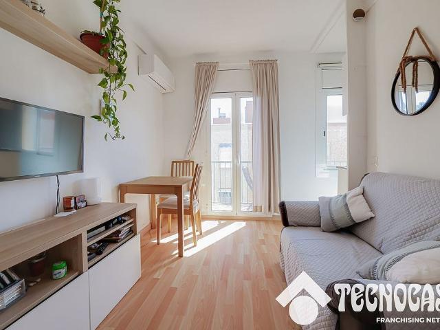 Piso en venta en Barcelona, de 38 m² 1 habitación por 209.000