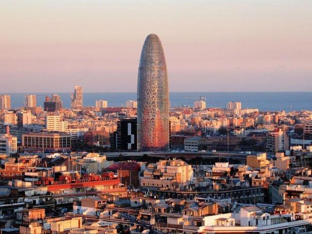 Piso en venta en Barcelona, Diagonal Mar i el Front Marítim del Poblenou. Vivienda en altura junto al mar en Poblenou Vistas abiertas y máxima privacidad. Pisos.