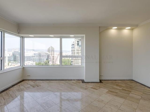 Piso en venta en Barcelona, Diagonal Mar i el Front Marítim del Poblenou. Exclusiva planta 14 Terraza esquinera Vistas panorámicas al mar y Barcelona. Pisos.