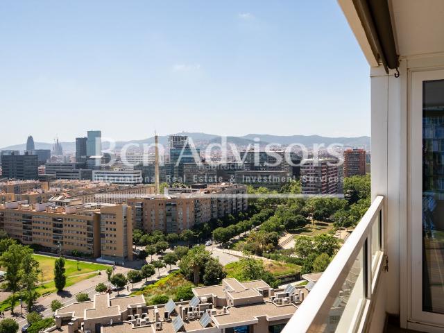 Piso en venta en Barcelona, Diagonal Mar i el Front Marítim del Poblenou. Piso alto con terraza, increíbles vistas al mar y parking en Diagonal Mar. Pisos.