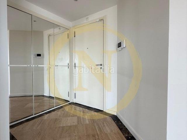 Piso en venta en Barcelona, Diagonal Mar i el Front Marítim del Poblenou. Piso alto reformado con terraza en Diagonal Mar piscina, pádel, gimnasio y parking. Pisos.